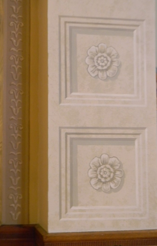 Trompe l'oeil and frieze design